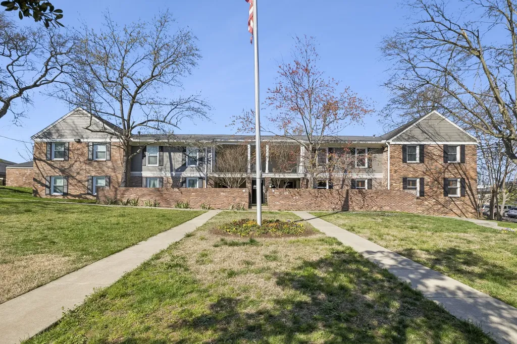5025 Hillsboro Pike Nashville TN 37215