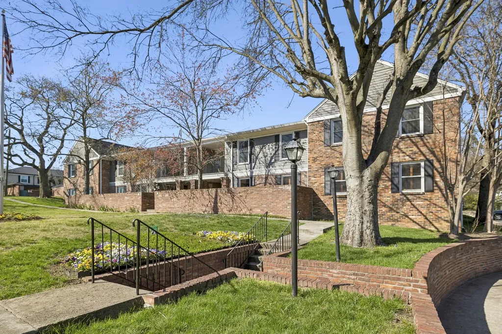 5025 Hillsboro Pike Nashville TN 37215