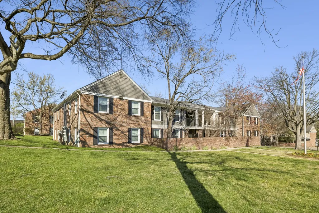 5025 Hillsboro Pike Nashville TN 37215