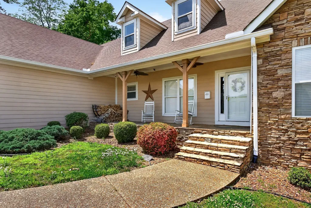 1175 W Hutchins Bend Road Sparta TN 38583