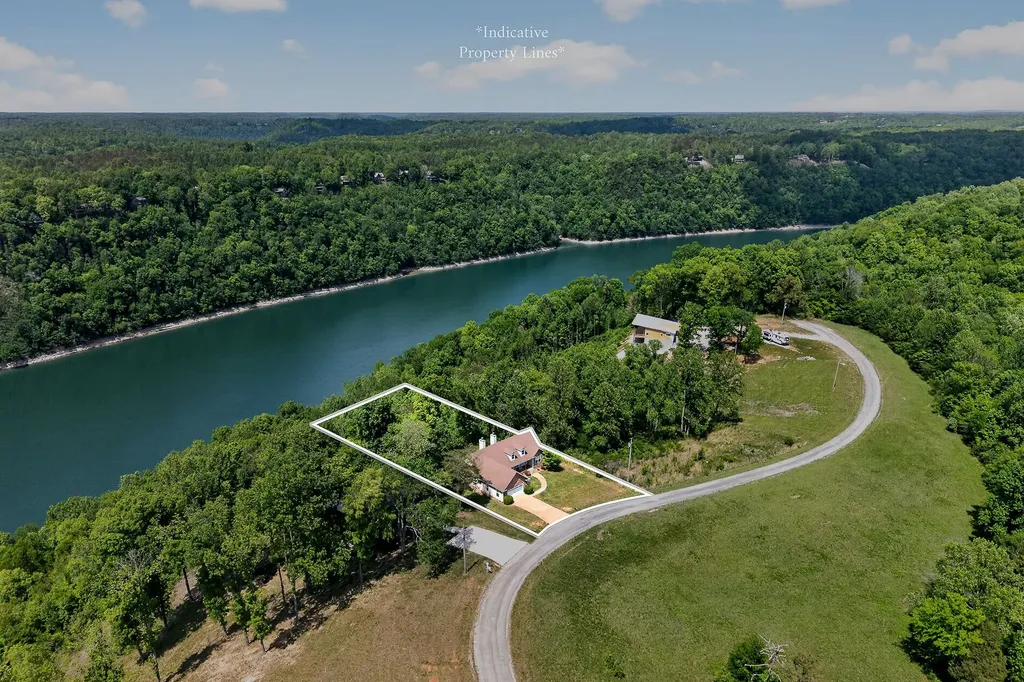 1175 W Hutchins Bend Road Sparta TN 38583
