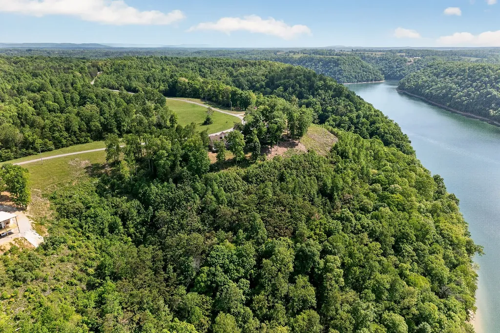 1175 W Hutchins Bend Road Sparta TN 38583