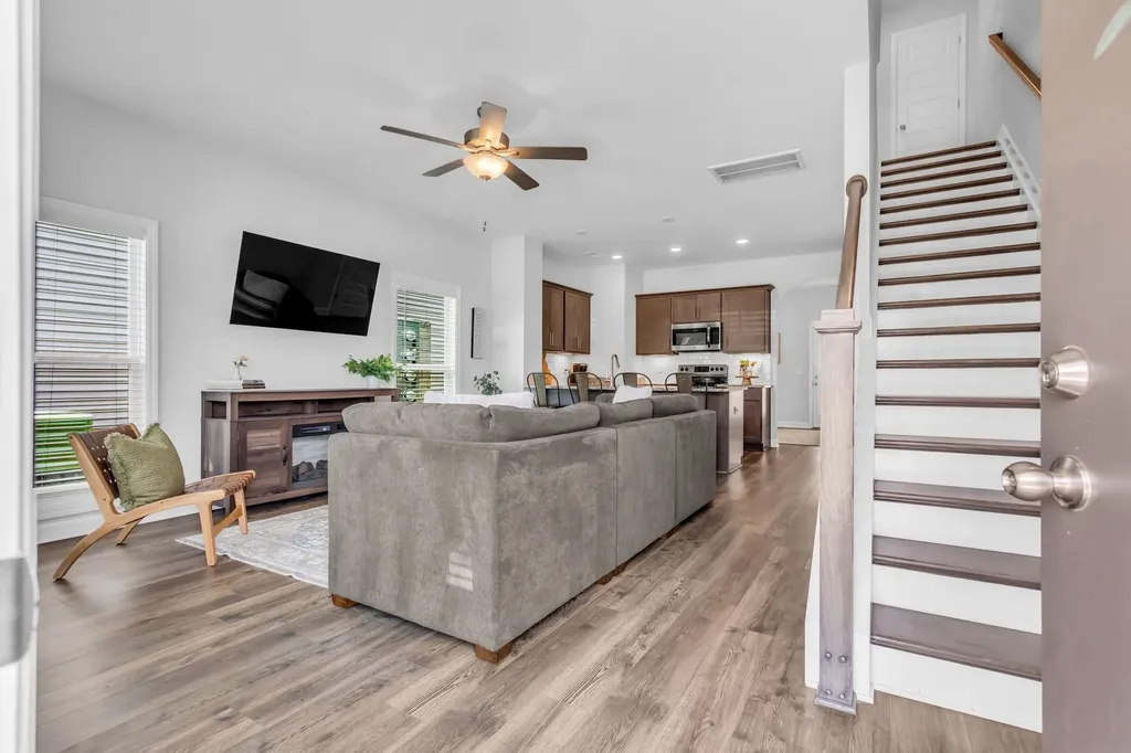 2563 Napa Valley Way Columbia TN 38401