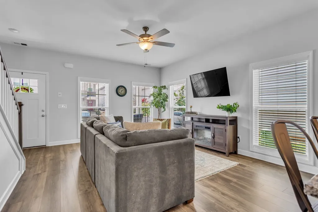 2563 Napa Valley Way Columbia TN 38401