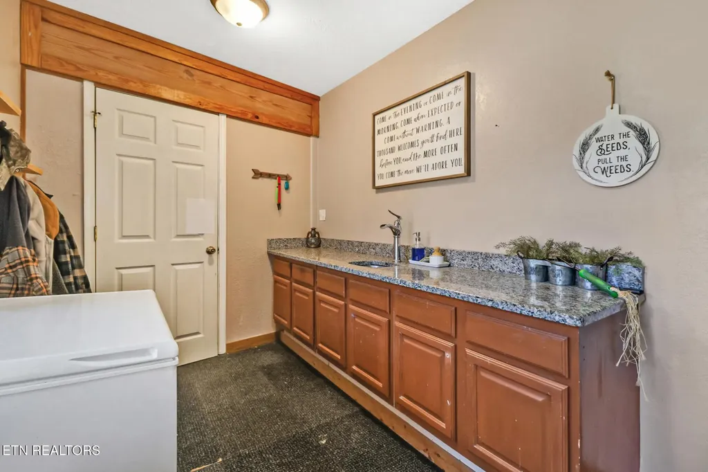 108 Grace Lane Crossville TN 38555
