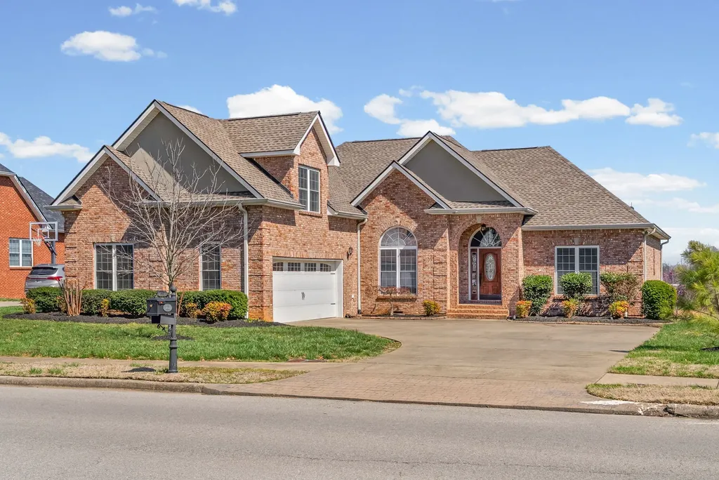 2597 Stone Manor Way Clarksville TN 37043