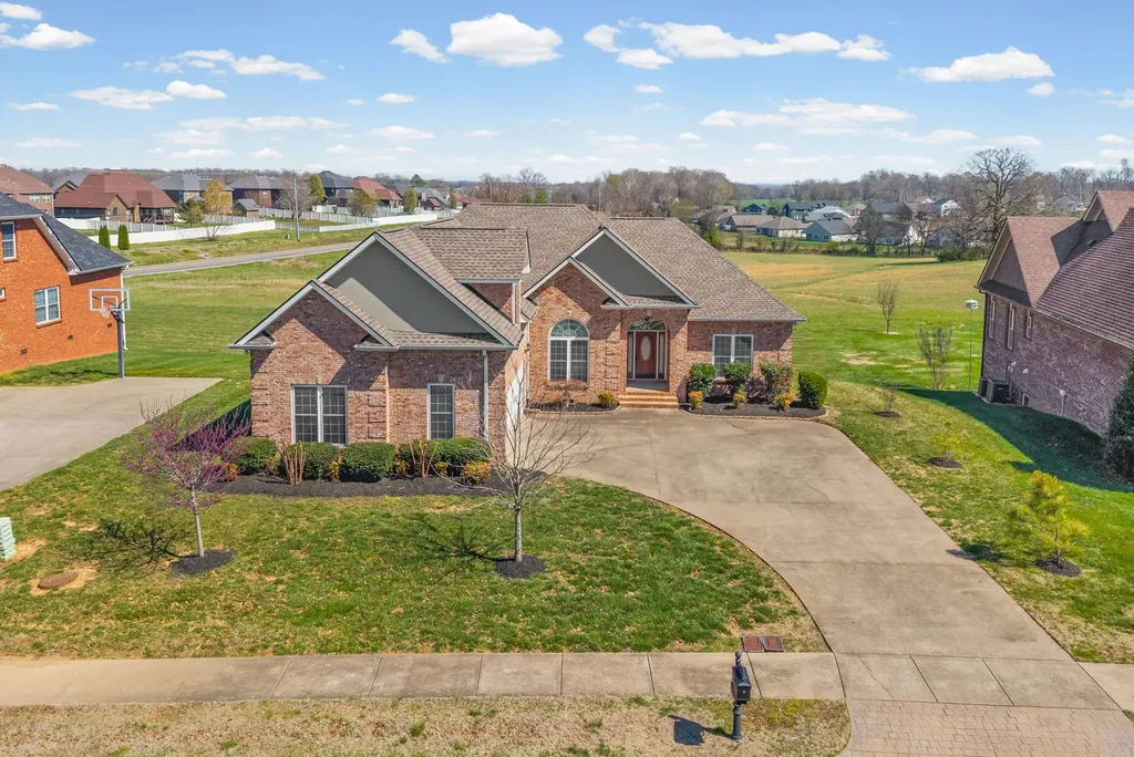 2597 Stone Manor Way Clarksville TN 37043