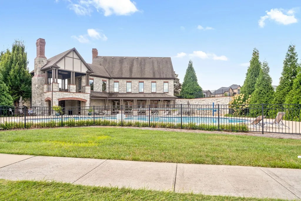 2597 Stone Manor Way Clarksville TN 37043