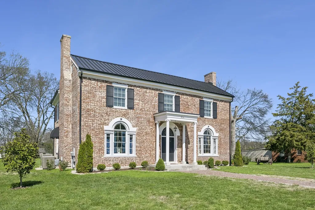 814 Hartsville Pike Gallatin TN 37066