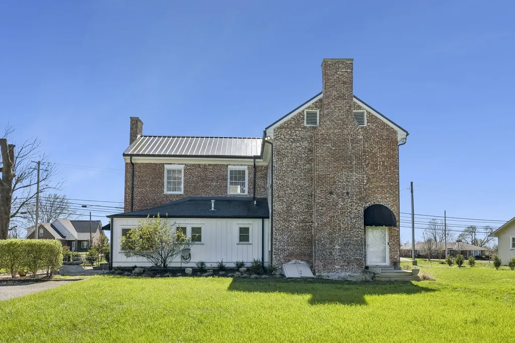 814 Hartsville Pike Gallatin TN 37066