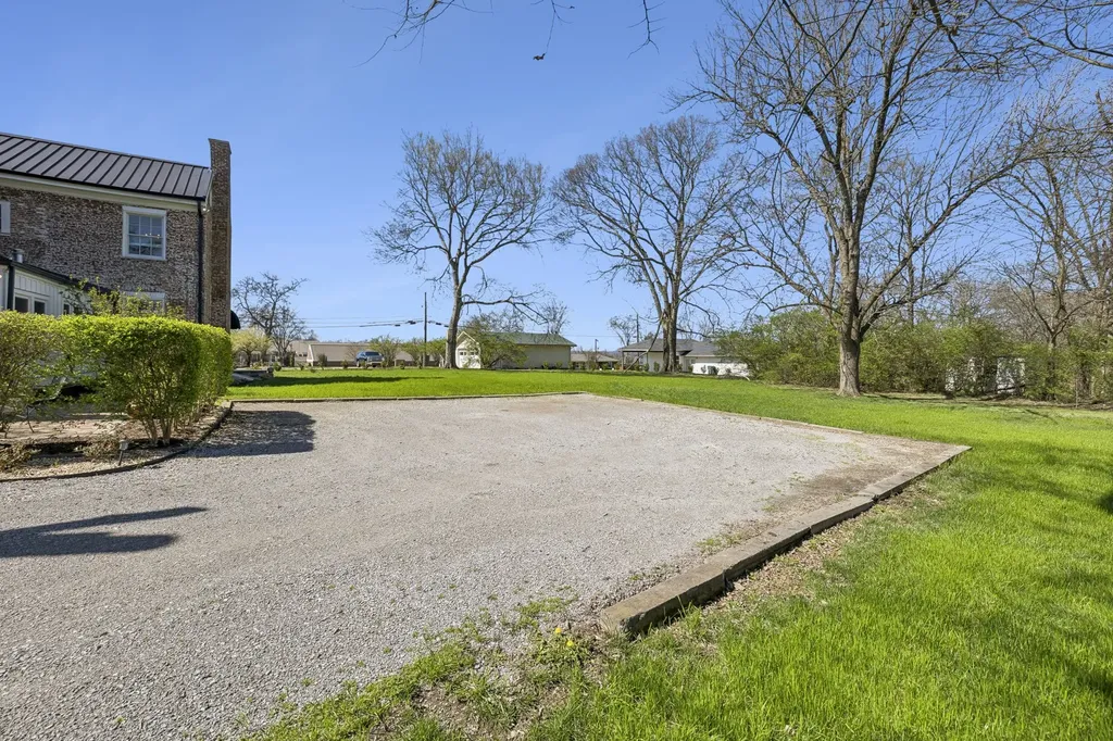 814 Hartsville Pike Gallatin TN 37066