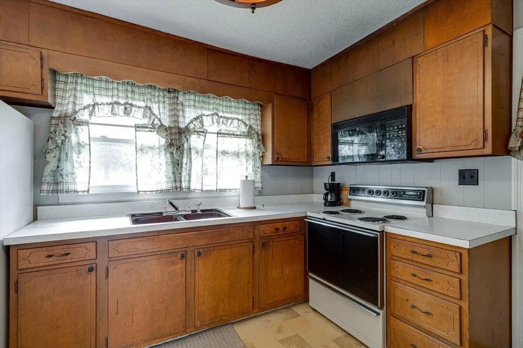 1985 Peavine Road Rock Spring GA 30739