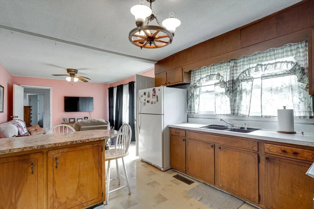 1985 Peavine Road Rock Spring GA 30739
