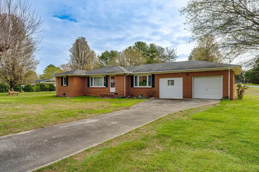 1985 Peavine Road Rock Spring GA 30739