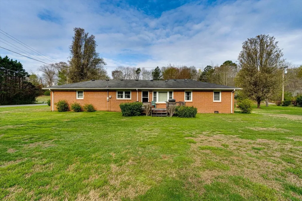 1985 Peavine Road Rock Spring GA 30739