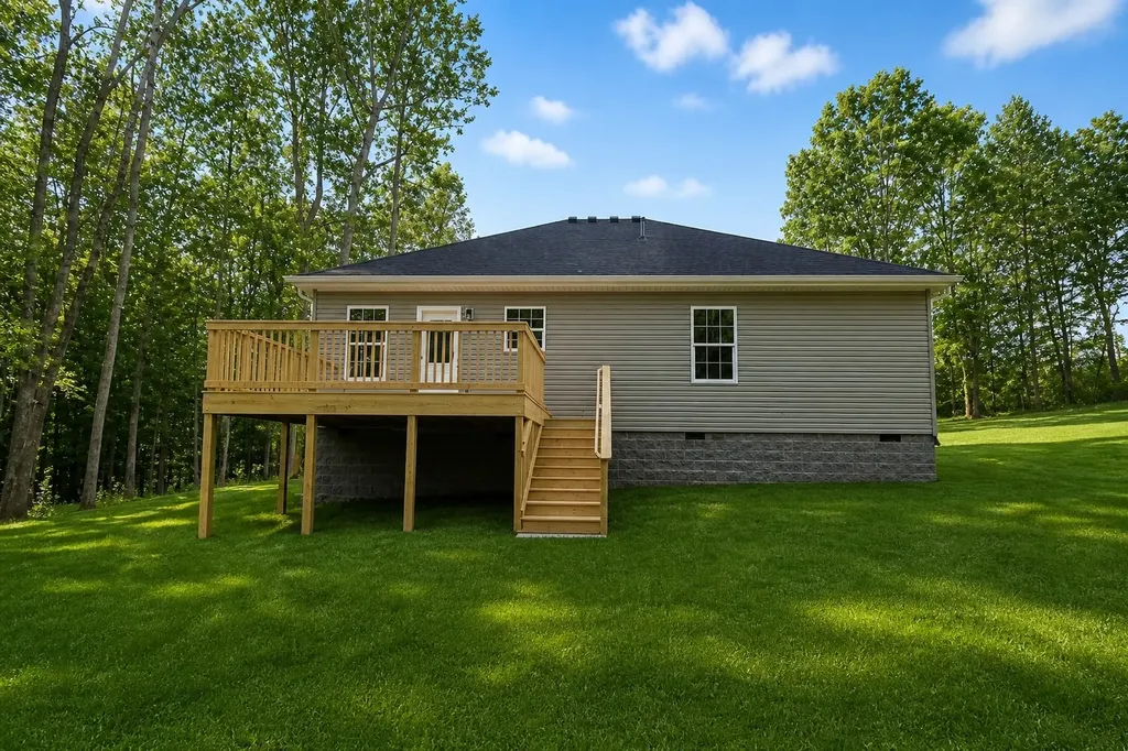 1863 Adams Road Charlotte TN 37036