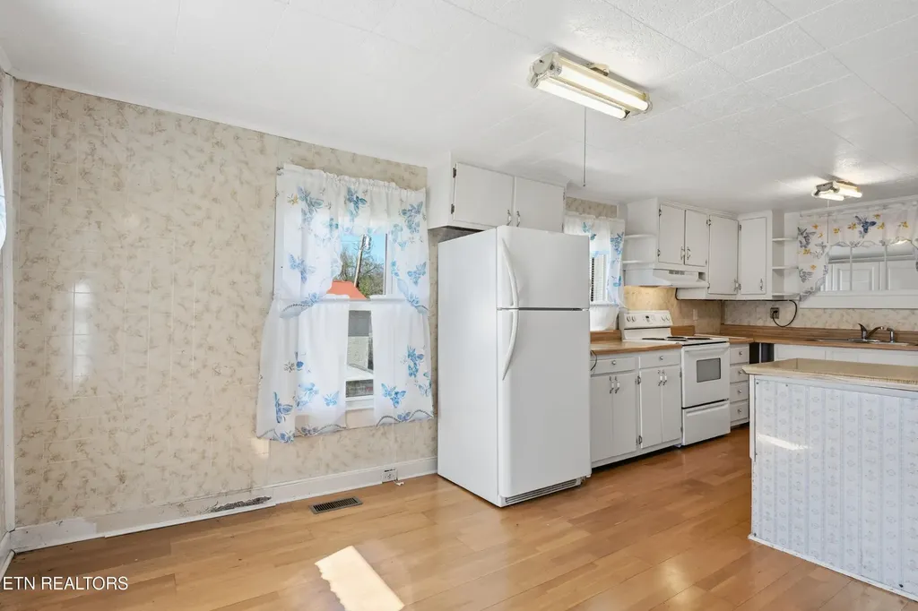 601 Kingston Street Lenoir City TN 37771