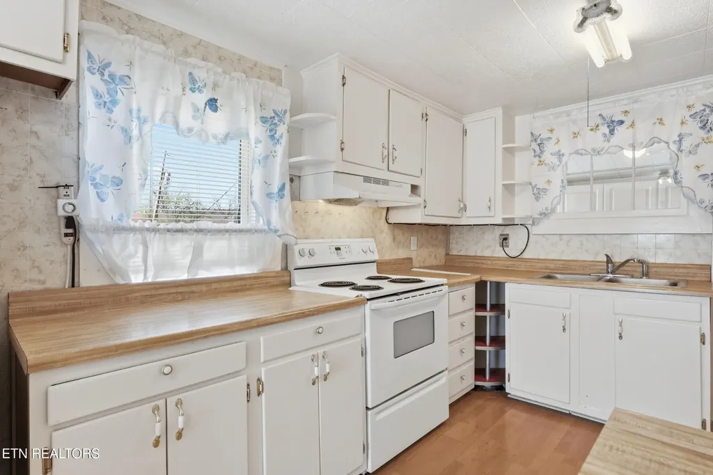 601 Kingston Street Lenoir City TN 37771