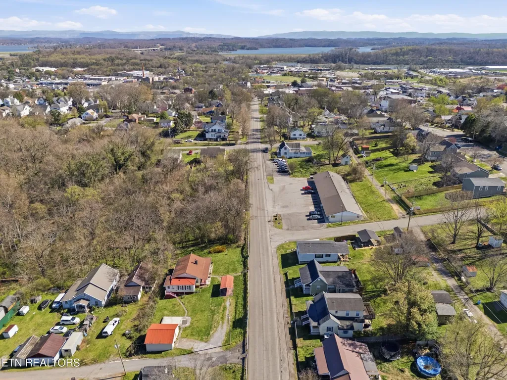 601 Kingston Street Lenoir City TN 37771