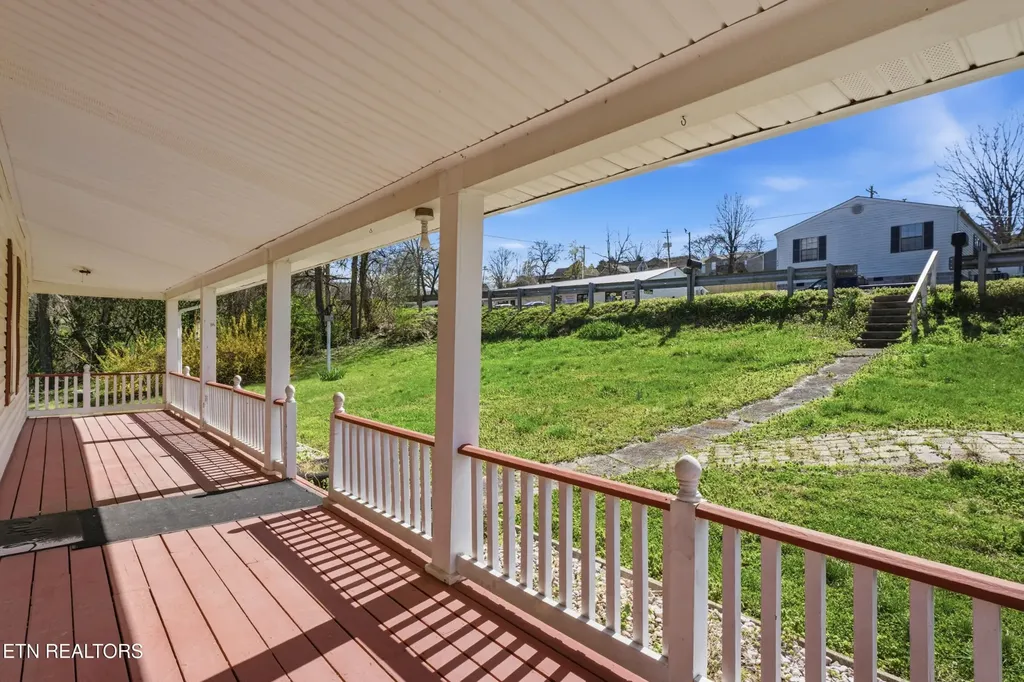 601 Kingston Street Lenoir City TN 37771
