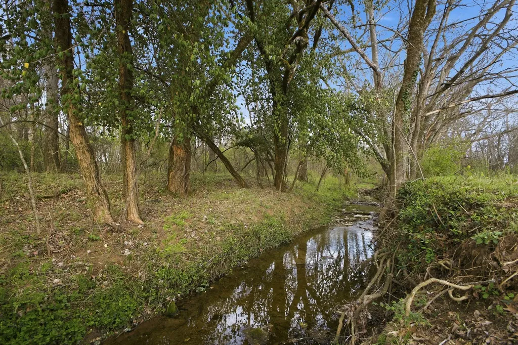 1917 Frank Moore Road Culleoka TN 38451