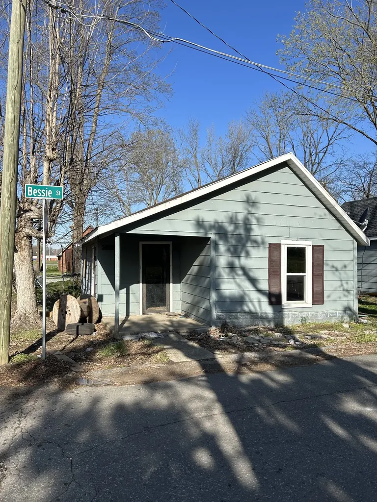 2083 Bessie Street Springfield TN 37172