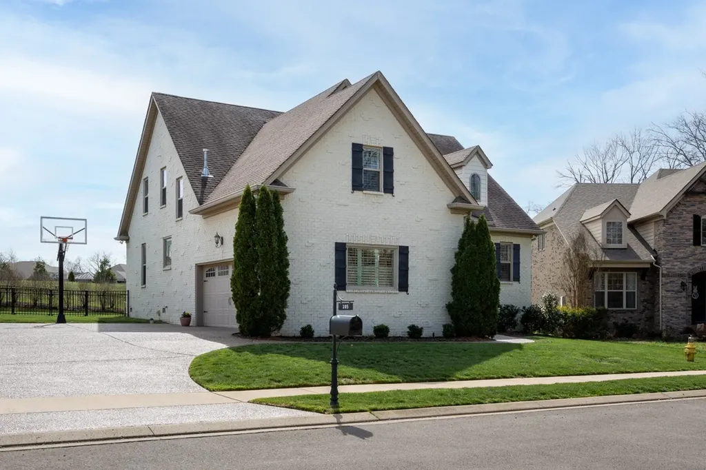 105 Carly Close, W Hendersonville TN 37075