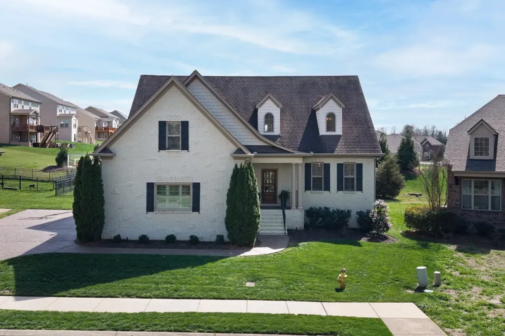 105 Carly Close, W Hendersonville TN 37075