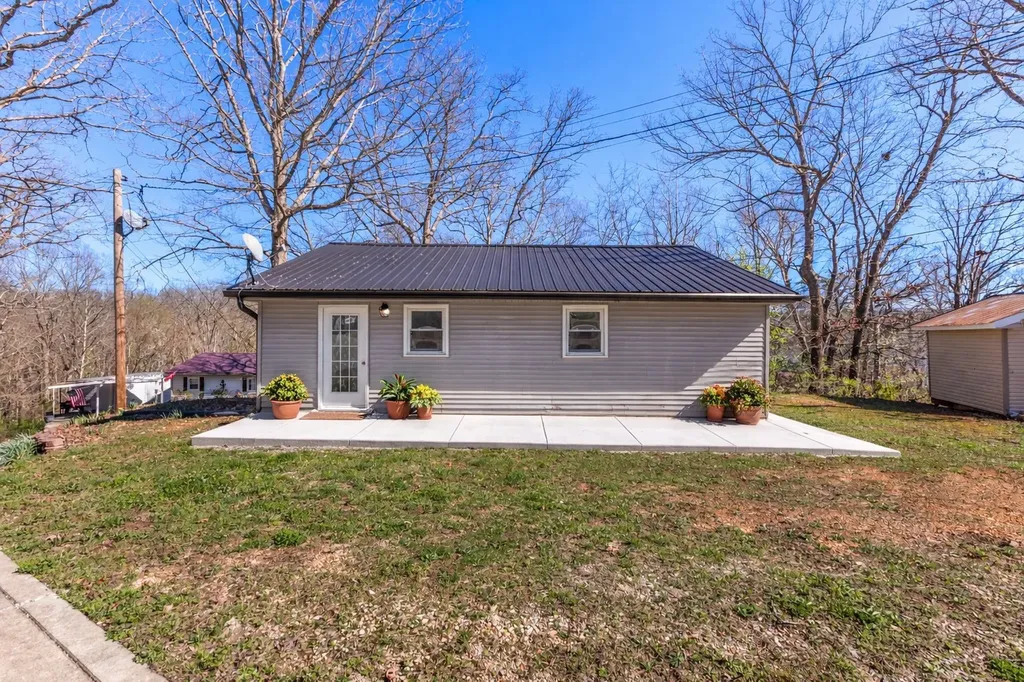 66 Highland Lane Waverly TN 37185