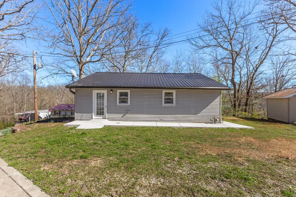 66 Highland Lane Waverly TN 37185