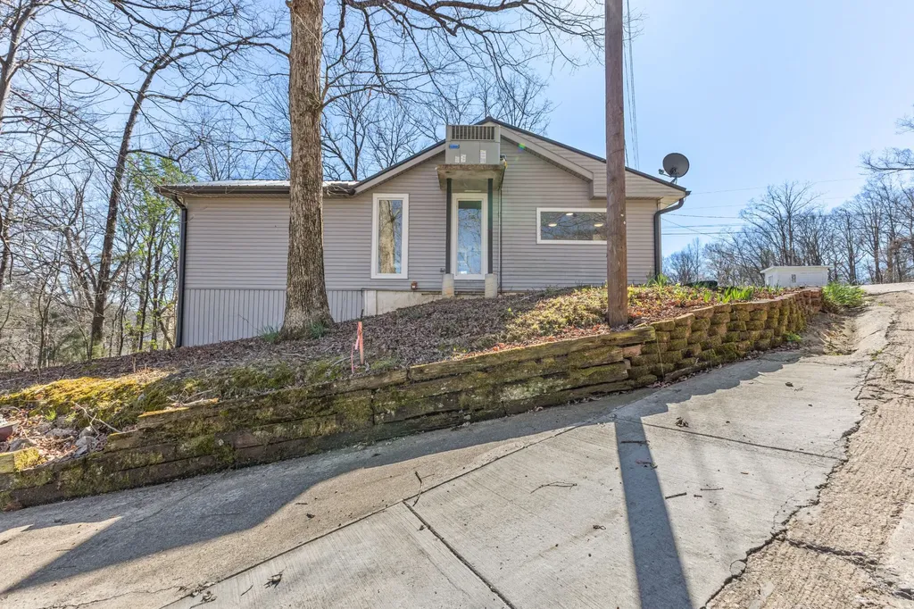 66 Highland Lane Waverly TN 37185