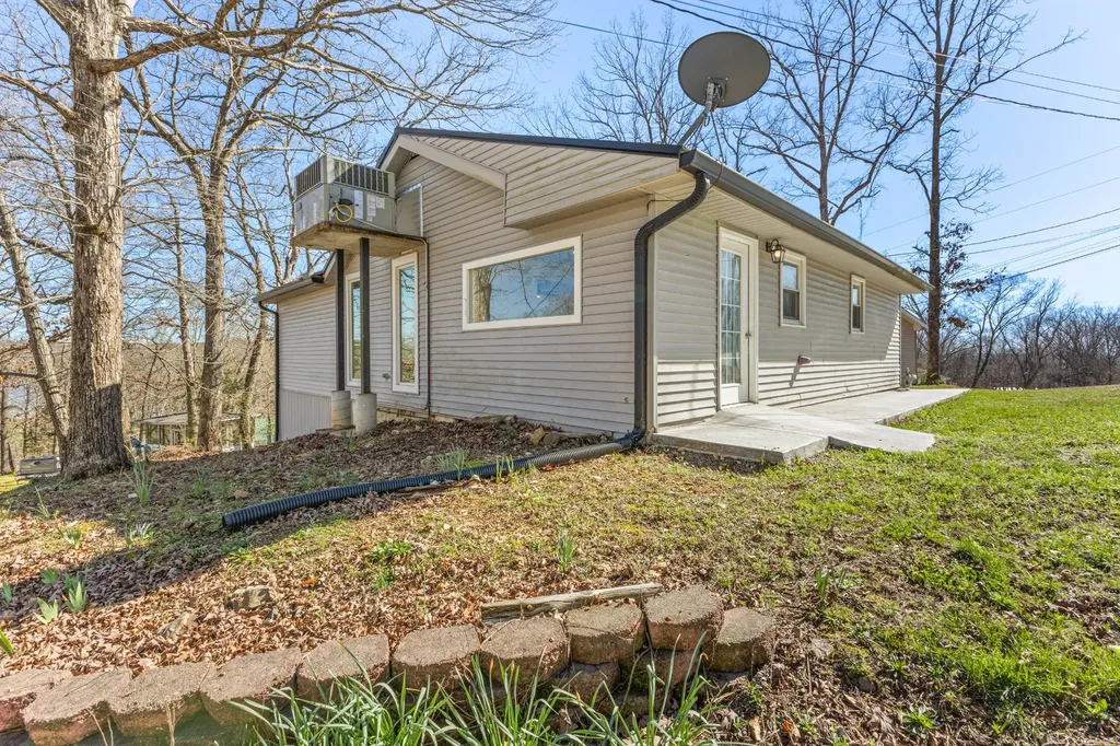 66 Highland Lane Waverly TN 37185