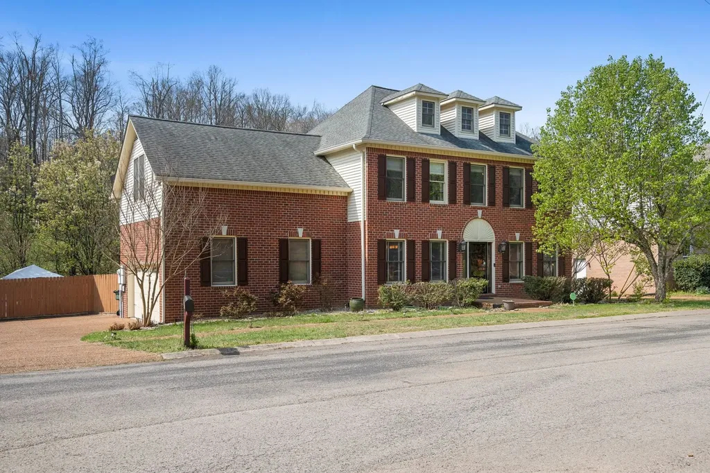 132 Sequoyah Lane Nashville TN 37221