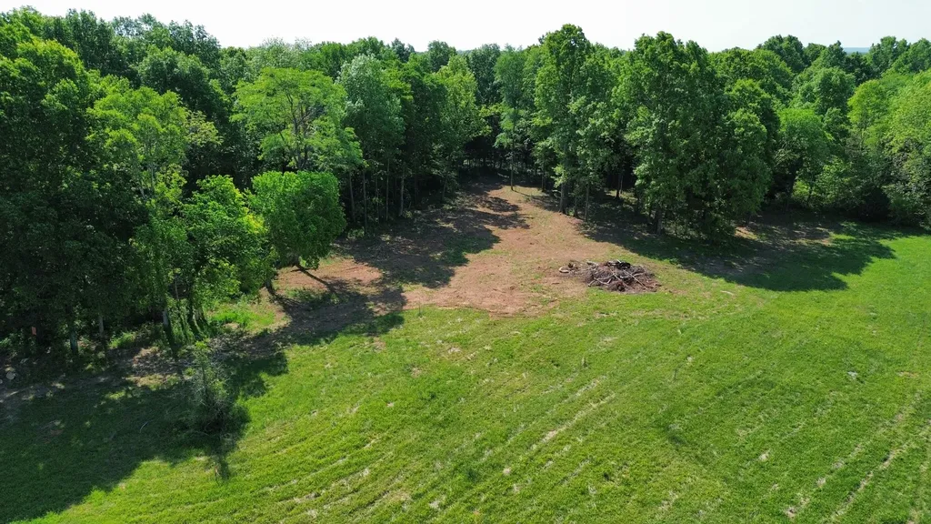 2556 Palmetto Cemetery Road Lewisburg TN 37091