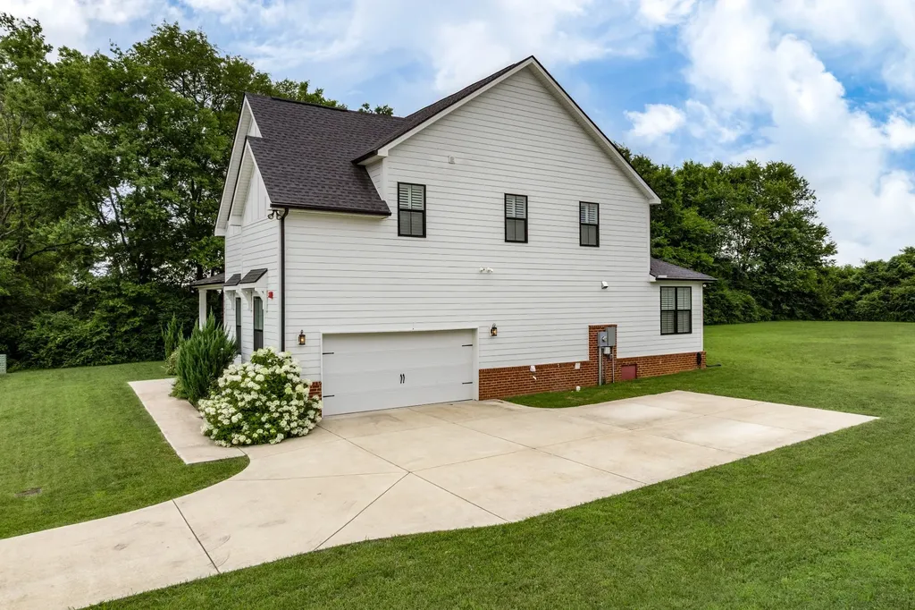 2744 Morrow Lane Columbia TN 38401