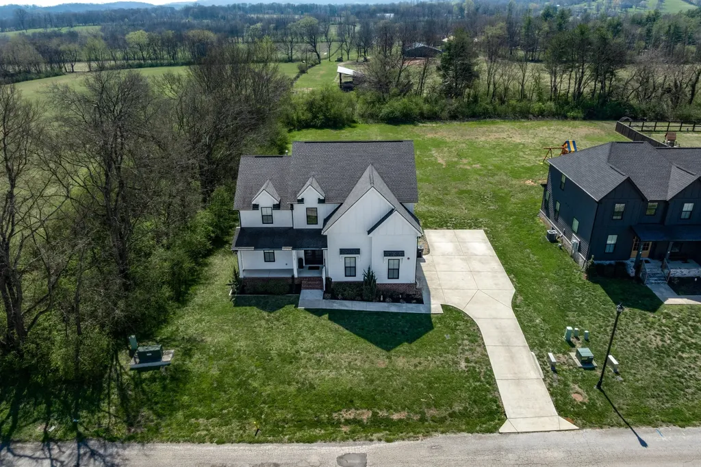2744 Morrow Lane Columbia TN 38401