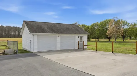 2877 Sixteenth Model Road Manchester TN 37355