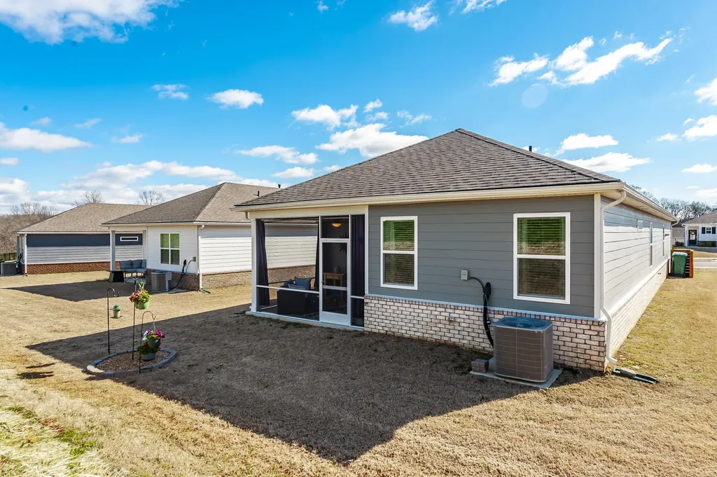7146 Lang Avenue White House TN 37188