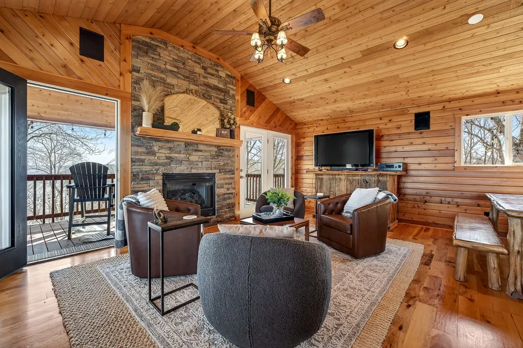300 Crest Drive Smithville TN 37166