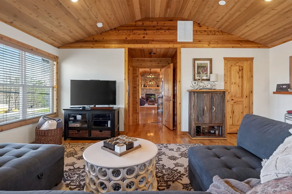 300 Crest Drive Smithville TN 37166