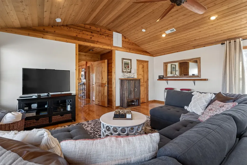 300 Crest Drive Smithville TN 37166