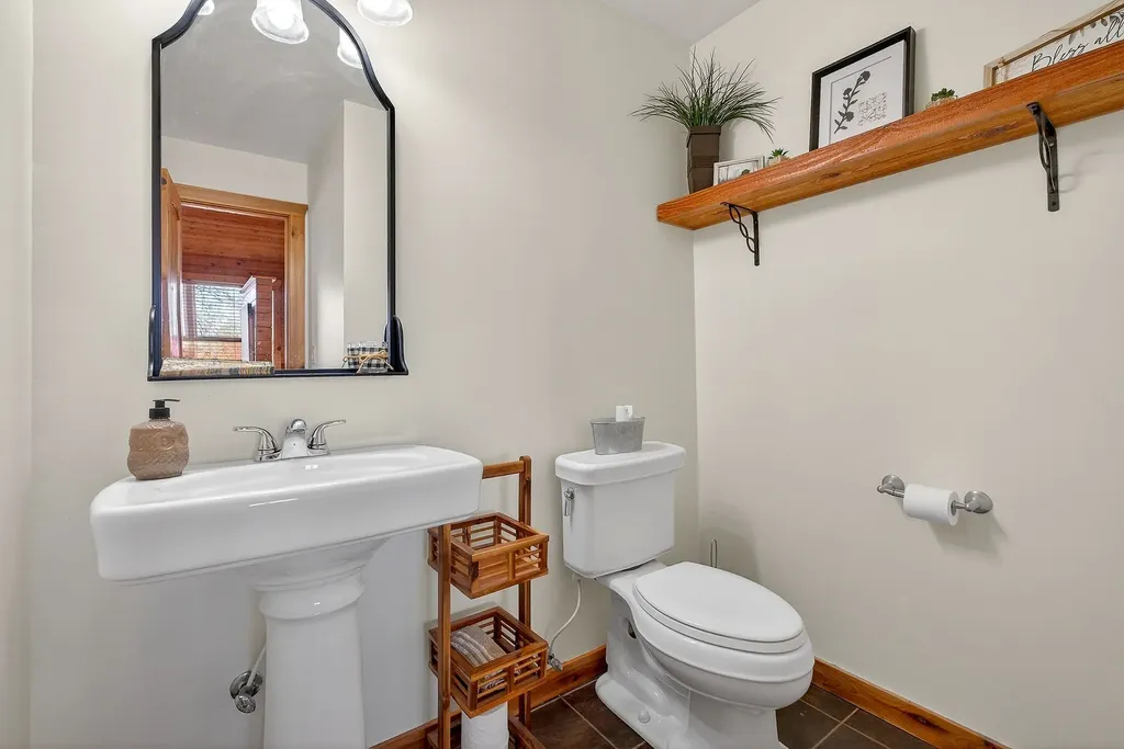 300 Crest Drive Smithville TN 37166