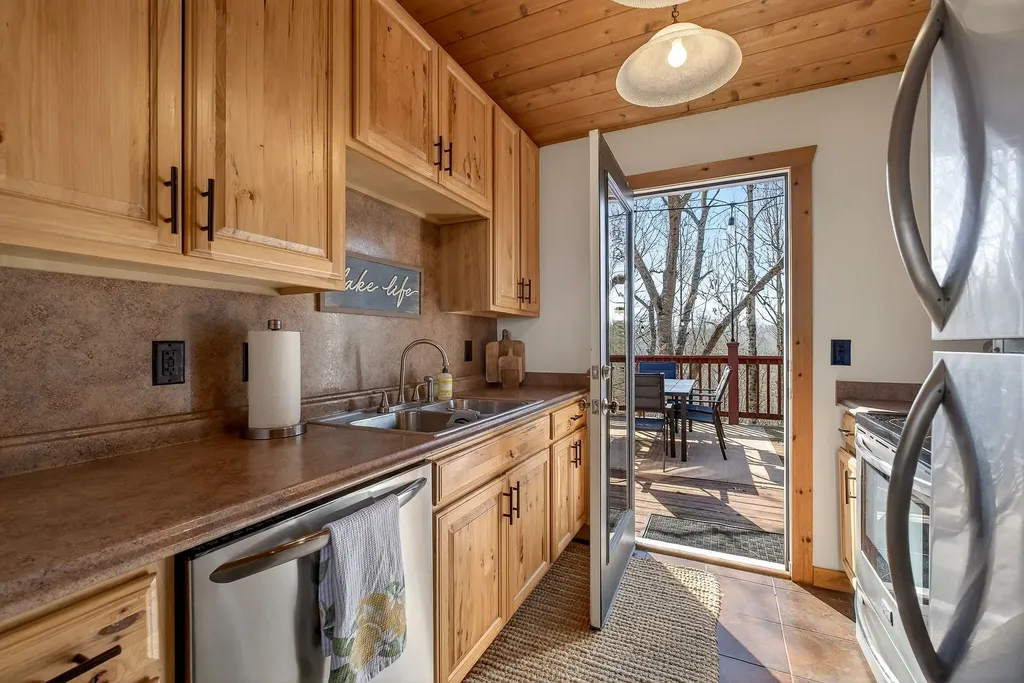 300 Crest Drive Smithville TN 37166