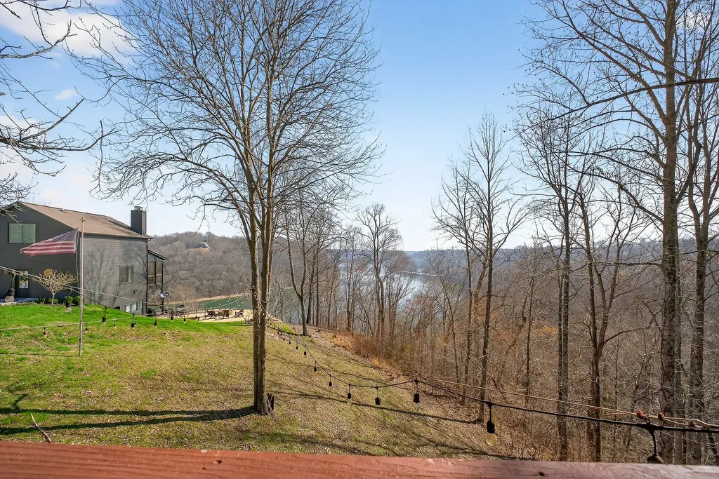 300 Crest Drive Smithville TN 37166