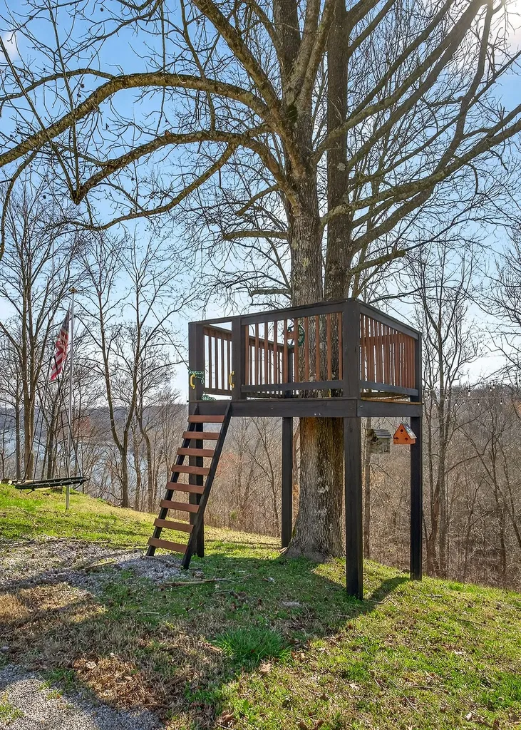 300 Crest Drive Smithville TN 37166