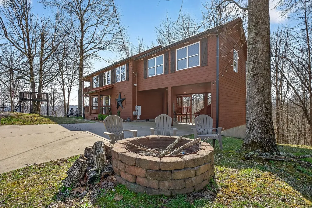 300 Crest Drive Smithville TN 37166