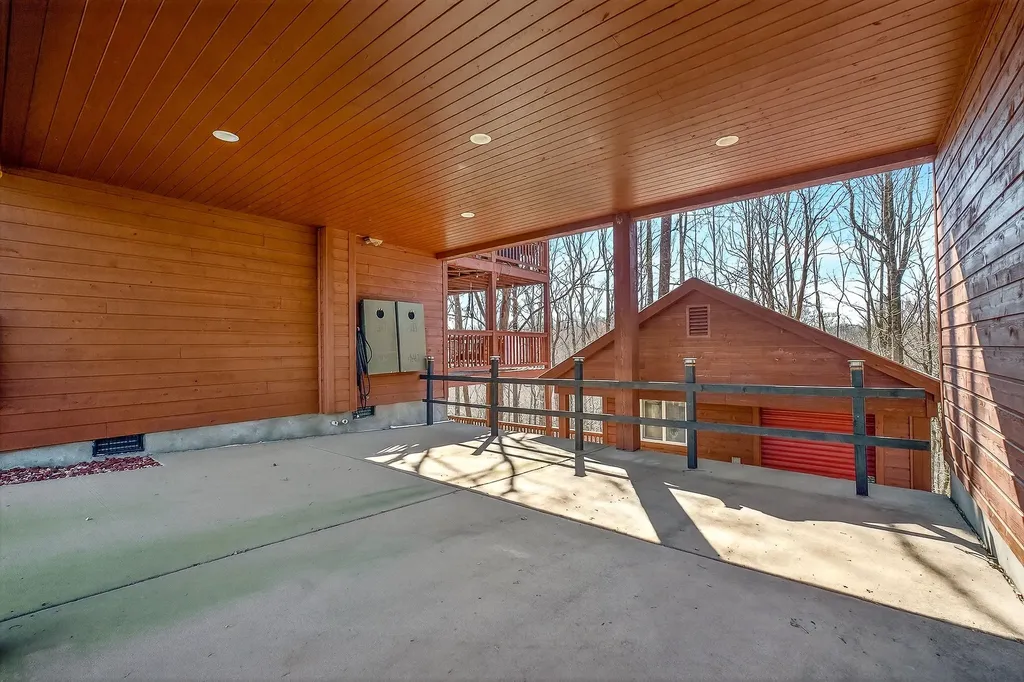 300 Crest Drive Smithville TN 37166