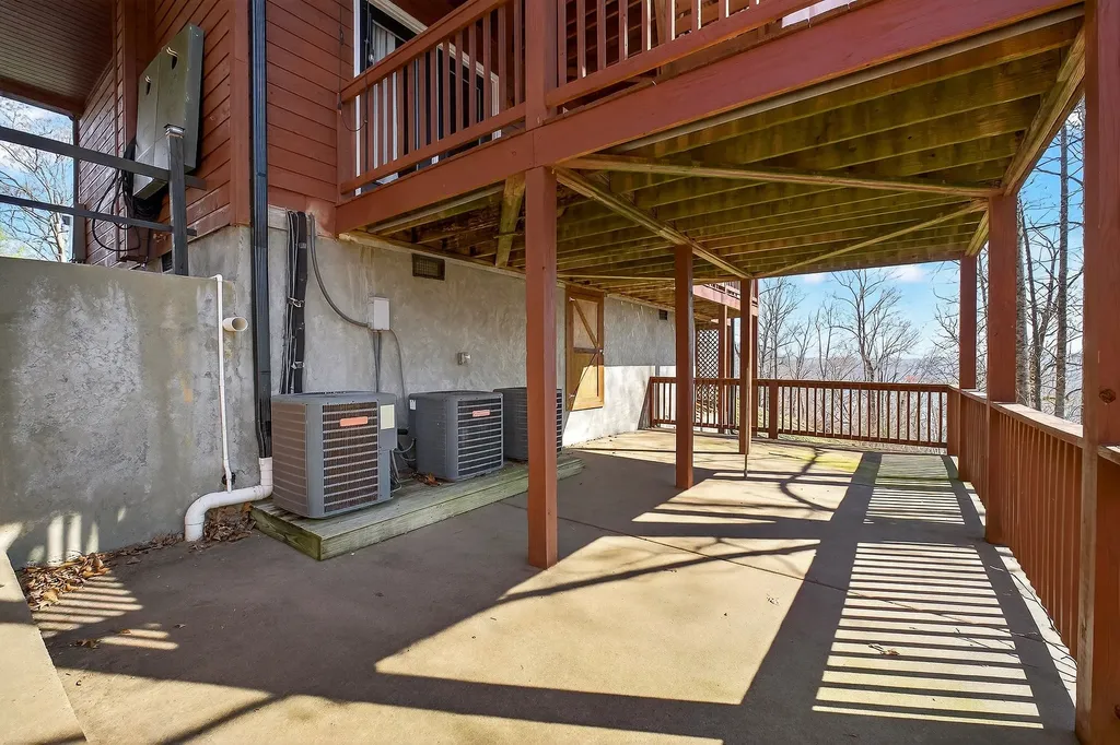 300 Crest Drive Smithville TN 37166