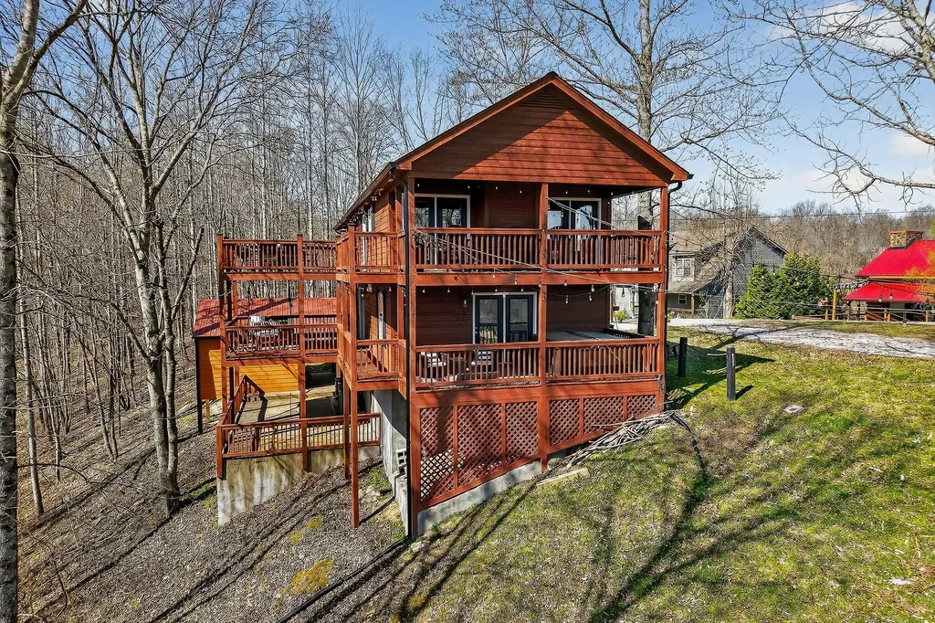 300 Crest Drive Smithville TN 37166