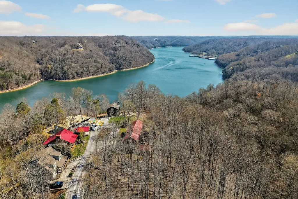 300 Crest Drive Smithville TN 37166